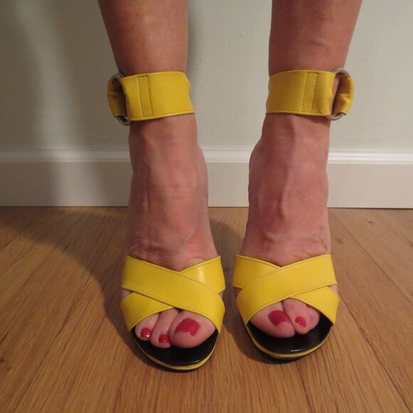 NIB CHARLES JOURDAN Vintage Yellow Ankle Cuff Heels - Picture 2 of 9